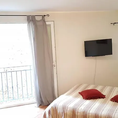Charmant Studio En Plein Coeur Du Village Bis Apartman *